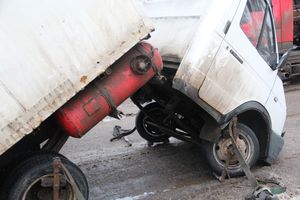 В Великих Луках на Самарском переезде переломилась Газель (ФОТО)