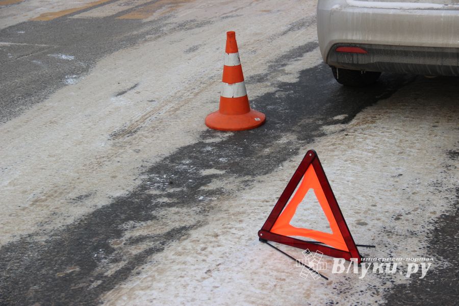 Лобовое ДТП на улице Печорской в Великих Луках (ФОТО)
