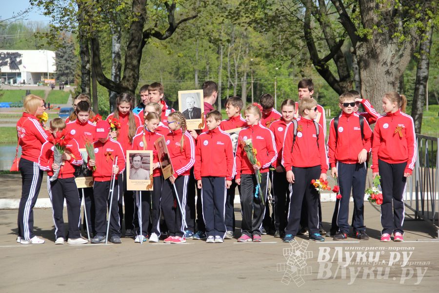 Парад Победы в Великих Луках (фото)