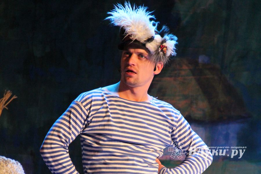 Кони стоят пьяные, хлопцы запряженные — в ГДК Ленина сыграли «Свадьбу в Малиновке» (ФОТО)