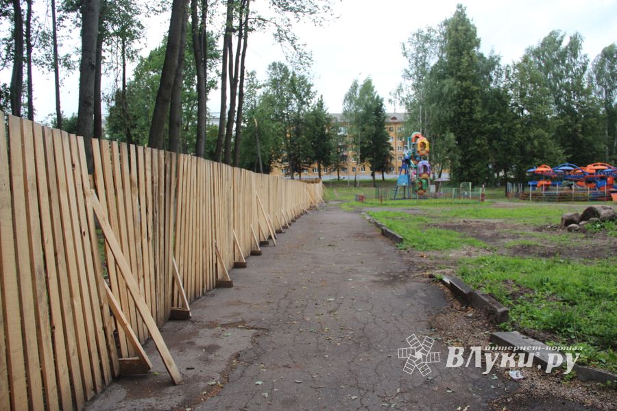 Великолукский парк – в ожидании подрядчика (ФОТО)