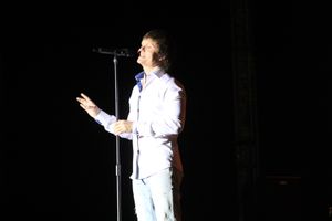 В Великих Луках состоялся концерт Артура (фото)