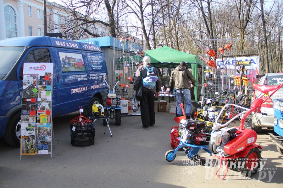 Универсальная торговая ярмарка «Весна-2015» прошла в Великих Луках (фото)