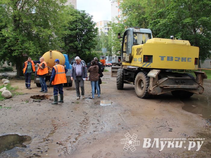Авария в сетях водопровода на проспекте Гагарина (ФОТО)