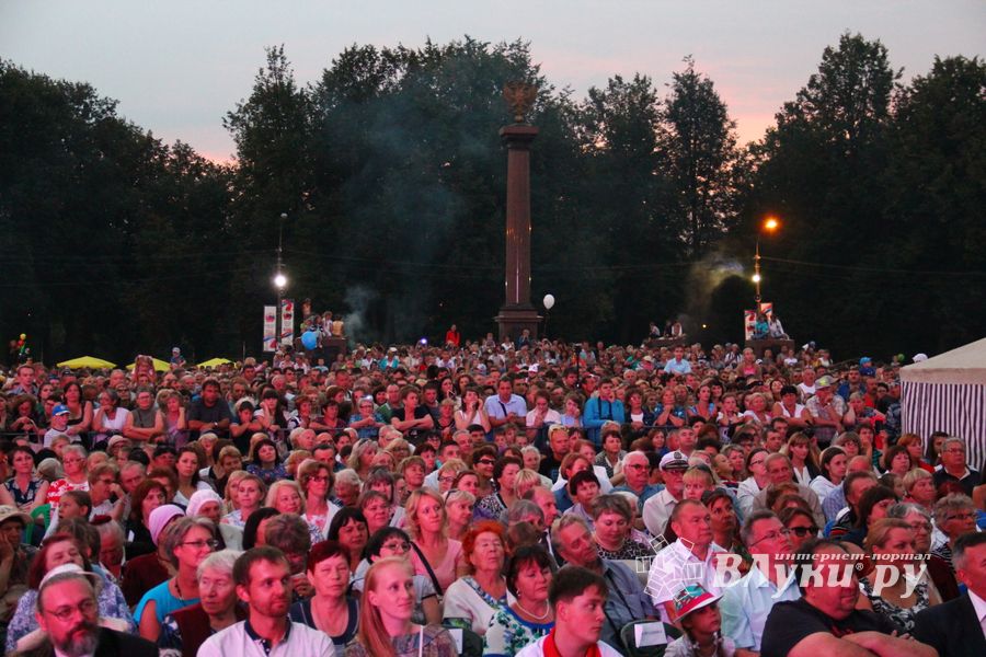Людмила Чурсина и Пелагея поздравили Великие Луки с 850-летием (ФОТО)