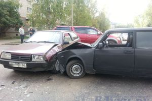 В Великих Луках столкнулись «восьмерка» и «семерка» (ФОТО)