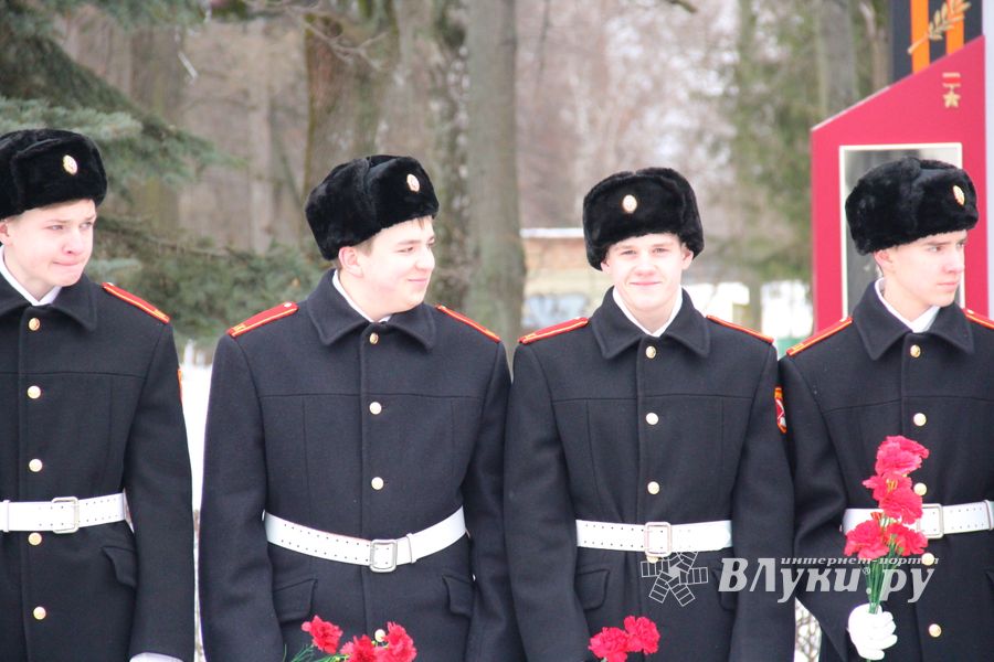 У Вечного огня в Великих Луках прошёл торжественный митинг (фото)