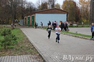 Легкоатлетический осенний кросс прошел в Великих Луках (фото)