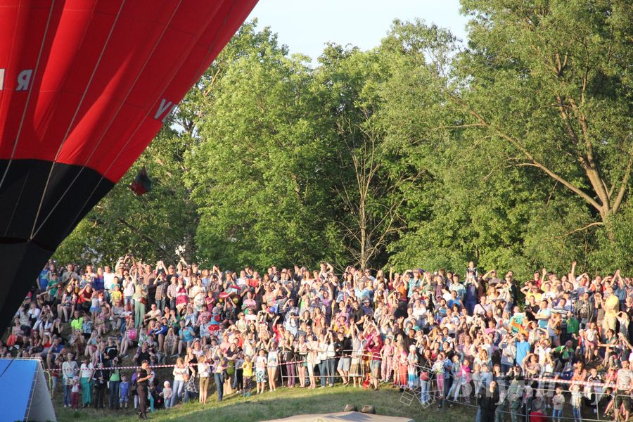 В Великих Луках открылась Международная юбилейная встреча воздухоплавателей (фото)