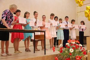 В школе №13 чествовали вчерашних учеников начальной школы (ФОТО)