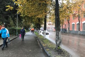 На пр. Октябрьском устанавливают ограждения (ФОТО)