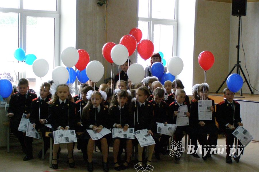 «Последний звонок» в школах Великих Лук