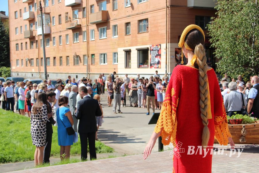 В Великих Луках торжественно открыли Памятный знак (ФОТО)