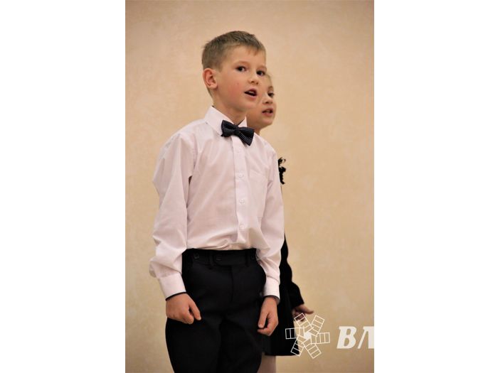 В Великих Луках ученики школы №13 поздравили своих педагогов (ФОТО)