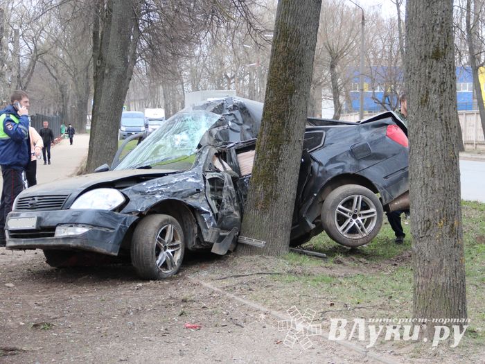 Молодого мужчину с места ДТП на пр-те Гагарина увезла скорая (ФОТО, ВИДЕО)