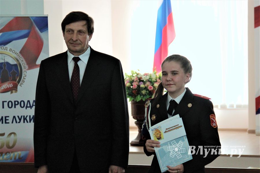Лучших выпускников Великих Лук наградили «Золотыми парусами» (ФОТО)