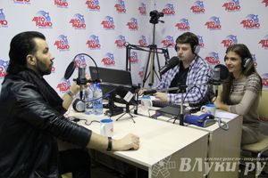 В прямом эфире на «Авторадио Великие Луки» Денис Клявер