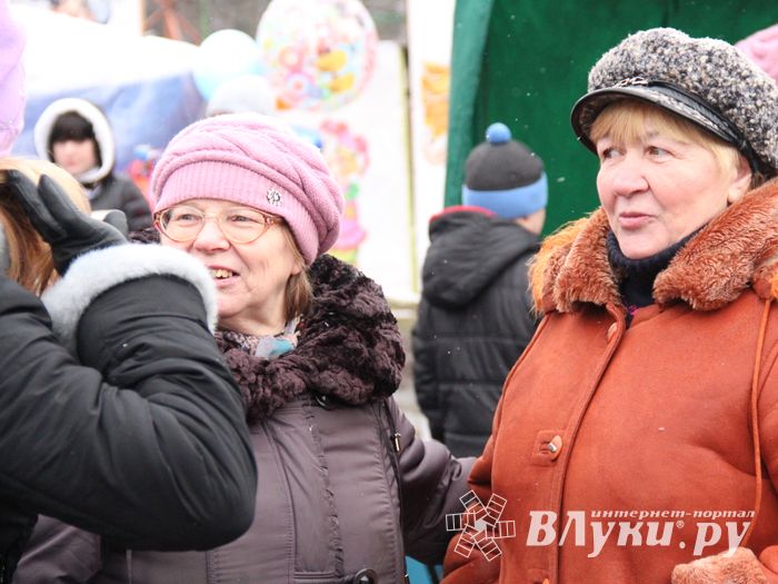 В Великих Луках сожгли Масленицу (фото)