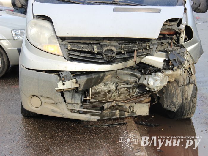 Серьёзное ДТП произошло в Великих Луках (ФОТО)