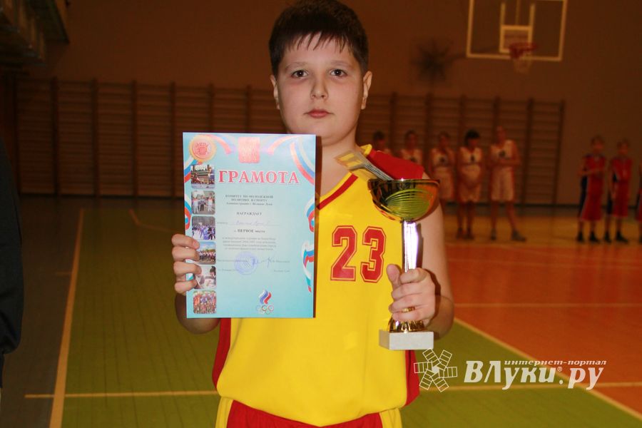 Великолукские баскетболисты стали победителями междугородних соревнований по баскетболу