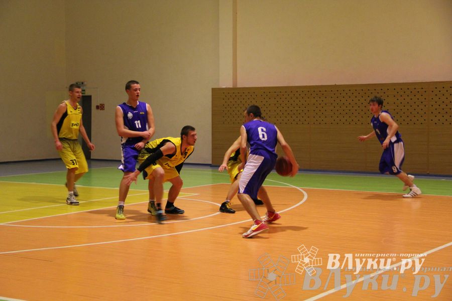 В Великих Луках проходят игры Чемпионата АСБ (фото)