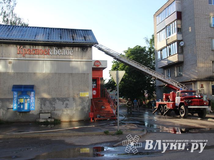 В Великих Луках произошёл пожар в магазинах (ФОТО)