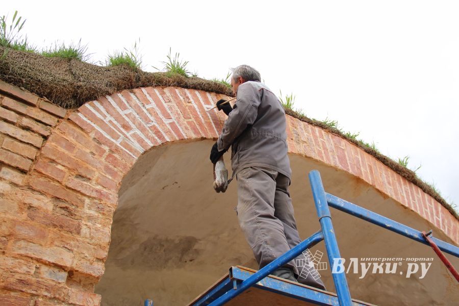 В Великолукской Крепости наводят порядок (ФОТО)