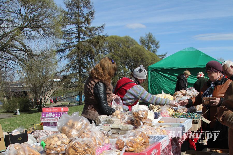 Универсальная торговая ярмарка «Весна-2015» прошла в Великих Луках (фото)