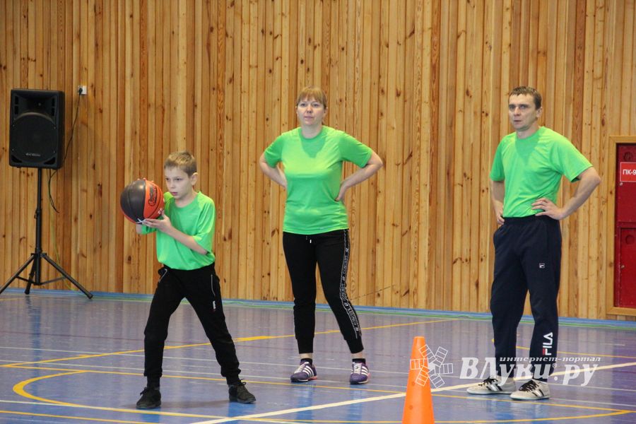 Семейные соревнования «Папа, мама, я – спортивная семья» прошли в Великих Луках (ФОТО)