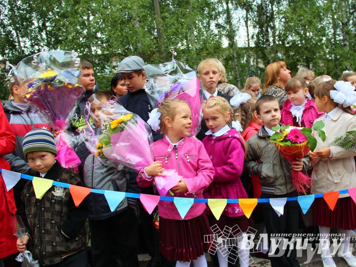 Школы города отметили 1 сентября (фото)