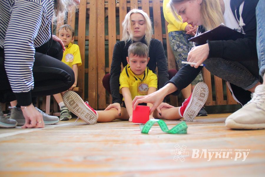 В Великих Луках проходят спортивные соревнования среди дошколят «Юные олимпионики» (ФОТО)