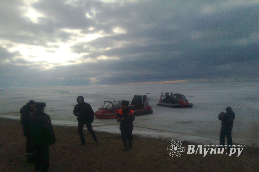 23 рыбака-любителя оказались отрезанными от берега (фото)