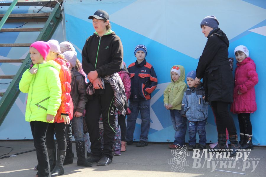 Универсальная торговая ярмарка «Весна-2015» прошла в Великих Луках (фото)