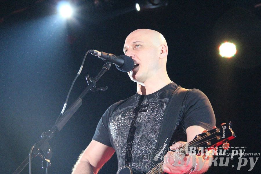 В Великих Луках состоялся концерт Дениса Майданова