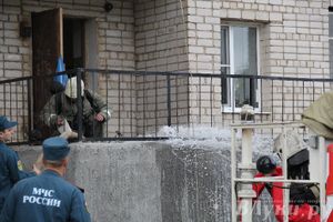 В Великих Луках прошли областные соревнования среди пожарных по спасению пострадавших