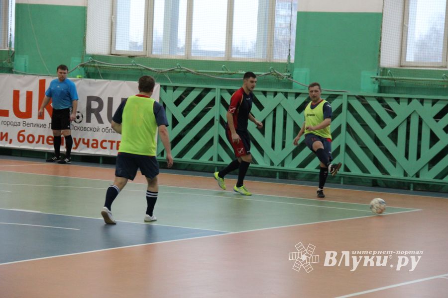В Великих Луках продолжается первенство города по мини-футболу (фто)