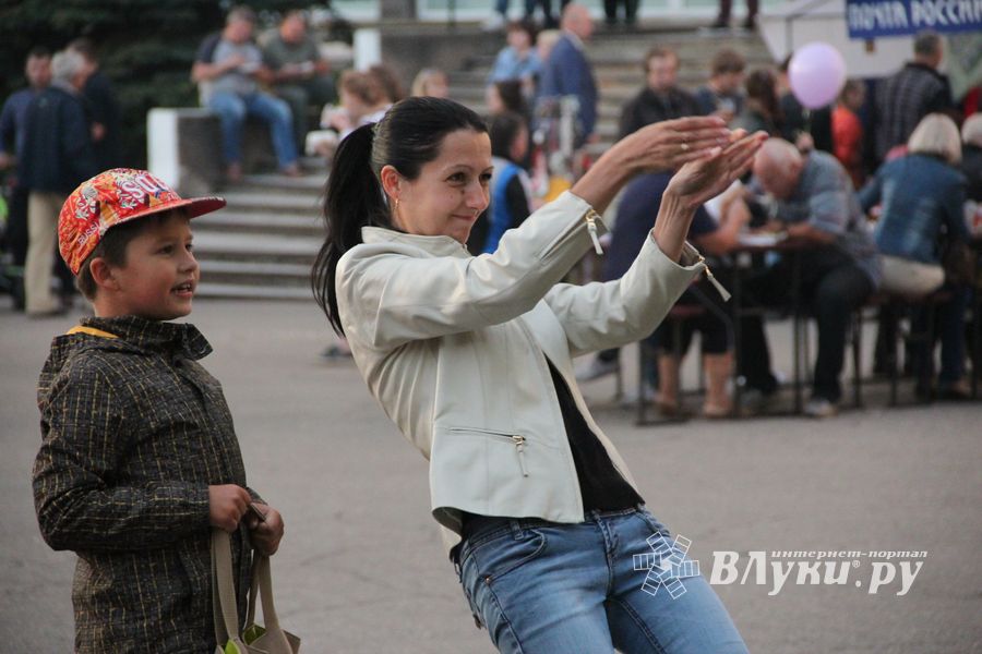 День города: концерт, аэростаты и салют (ФОТО)