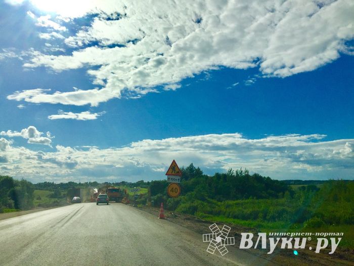 Фотофакт: Федеральную трассу М9 ремонтируют