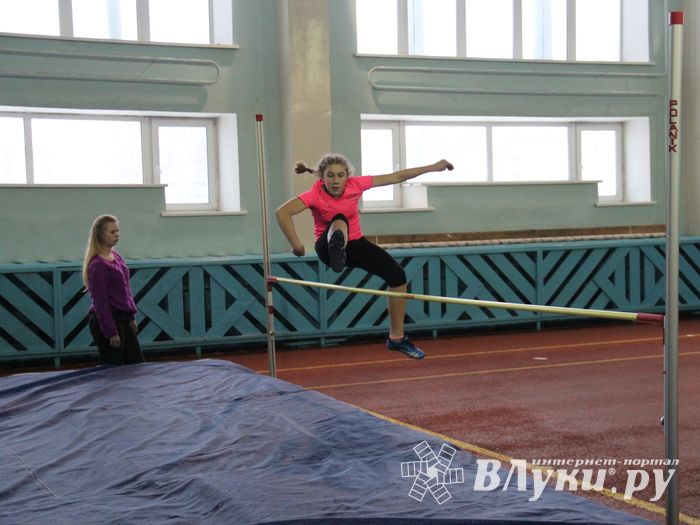 В Великих Луках выявляют лучших легкоатлетов (ФОТО)