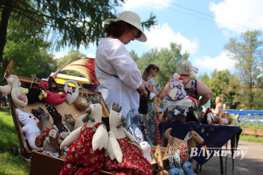 В городском парке Великих Лук прошёл День мороженого