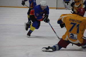 Два зоккейных матча прошли в Великих Луках в рамках Чемпионата города (ФОТО)