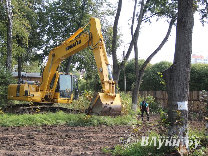 В великолукском парке приступили к планировке территории (ФОТО)