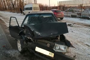 Лобовое столкновение двух автомобилей в Великолукском районе (ФОТО)