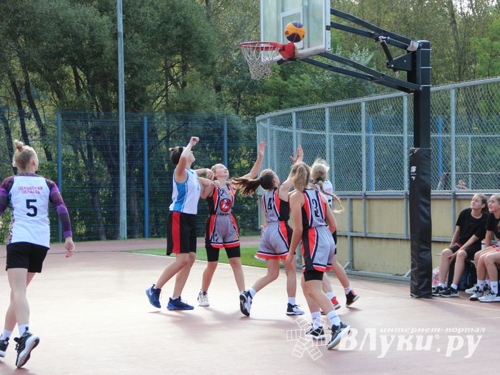 В Великих Луках прошли региональные соревнования «Оранжевый мяч» (ФОТО)