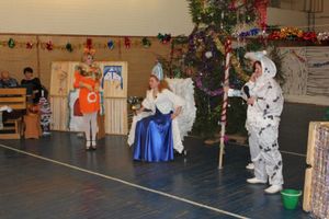 Новогодний утренник для детей организовали бойцы ОМОН УМВД России по Псковской области (фото)