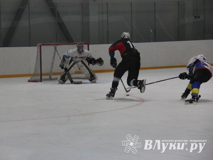 В Великих Луках сторатовал Открытый Чемпионат города по хоккею (ФОТО)
