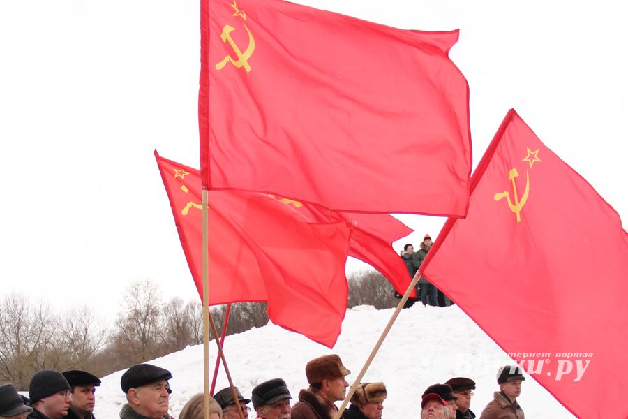 У Вечного огня в Великих Луках прошёл торжественный митинг (фото)