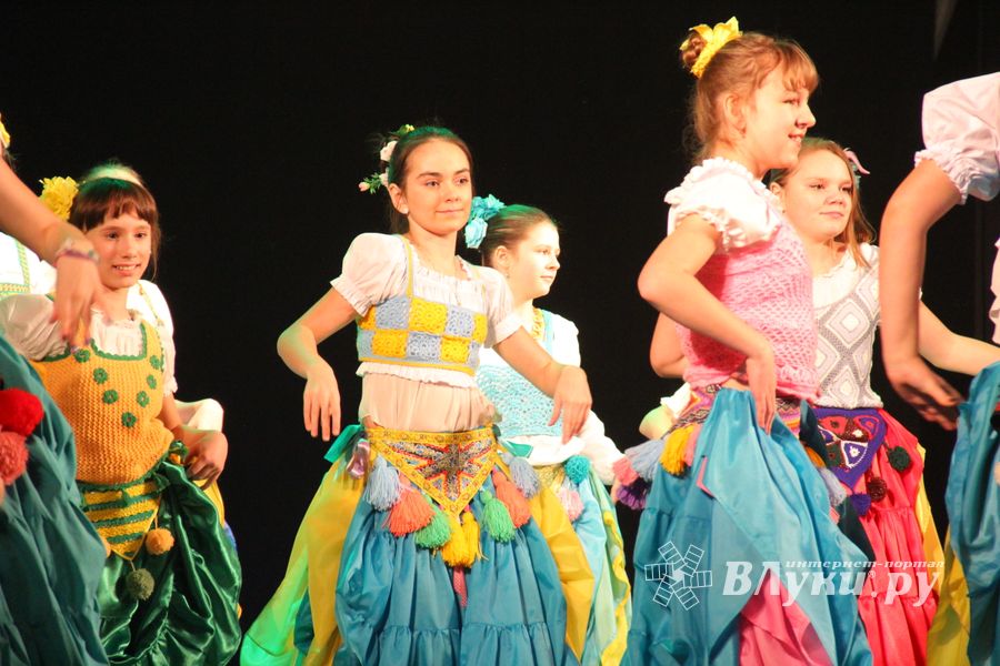 Маша, Медведь и все, все, все на сцене ДК Ленина (ФОТО)