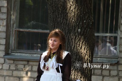 В Великих Луках прозвенели «Последние звонки»