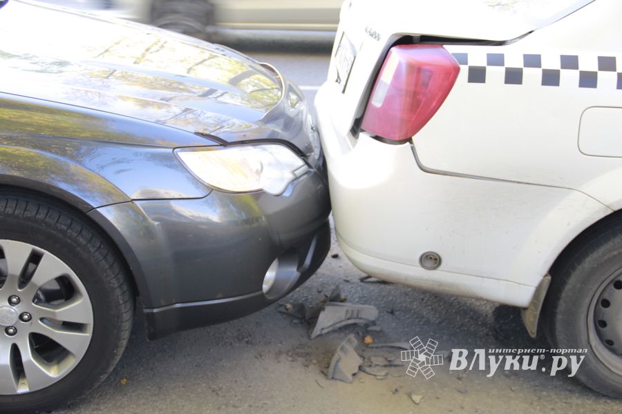 Сразу два ДТП случились сегодня утром на пр-те Гагарина (ФОТО)